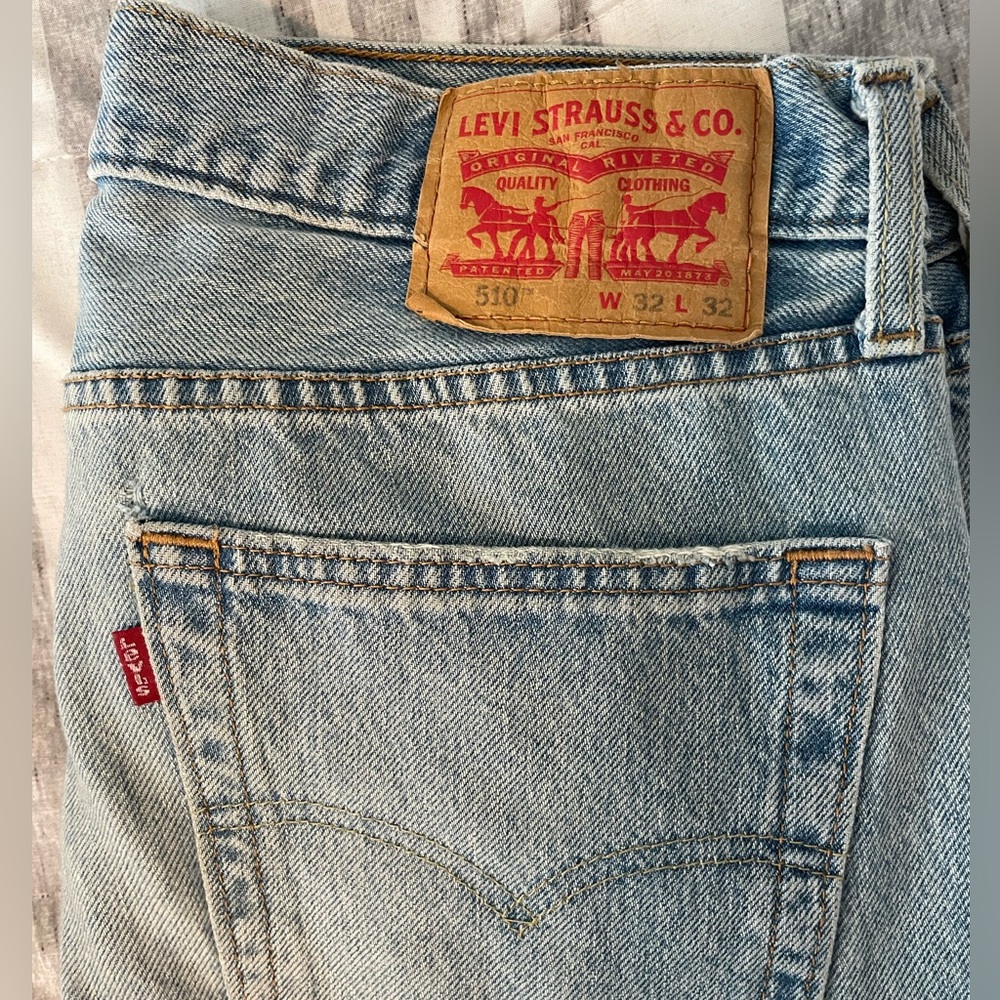 Men’s Levi’s 510 Jeans 32x32 *tear in back*